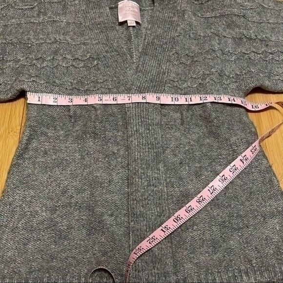 Romeo & Juliet Couture gray wool v neck sweater 3/4 sleeve top size small 55B2 - Picture 10 of 12